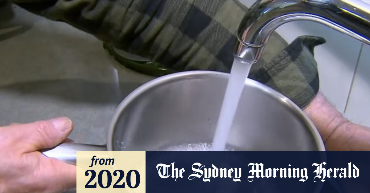 Video Shoppers panic buy after Melbourne water contamination scare